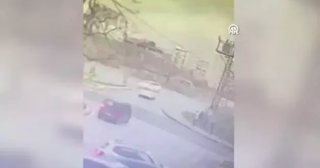 Şarampole yuvarlanan işçi servisinin kaza anı kamerada