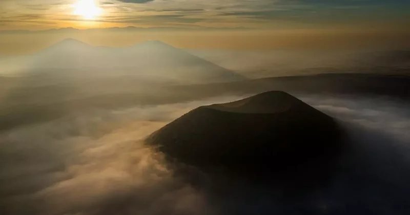 Doğa harikası Meke Gölü nde sis güzelliği
