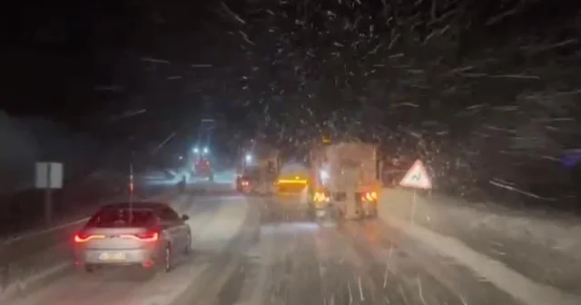 Karayolları ekipleri, geçitleri ulaşıma açık tutmak için çalışıyor Erzincan Haberleri