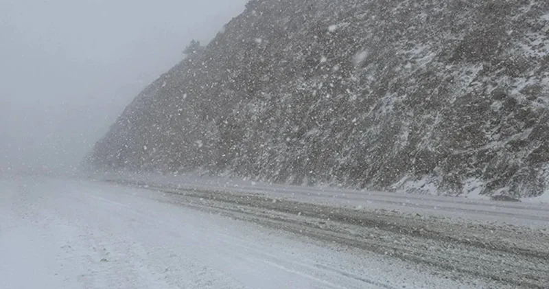 Sivas ta 136 köy yolu kar nedeniyle ulaşıma kapandı