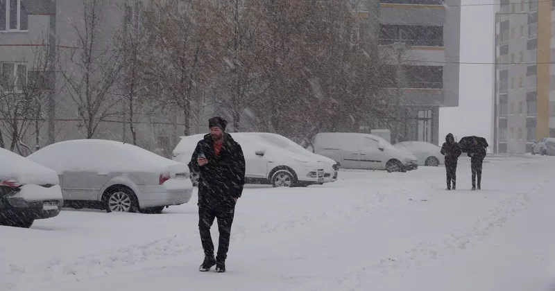 Kastamonu, Bitlis, Muş, Van... Kar bir gecede bastırdı: Yüzlerce köy yolu ulaşıma kapandı