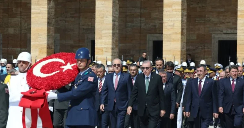 Anıtkabir deki Erdoğan sloganlarına MSB den açıklama