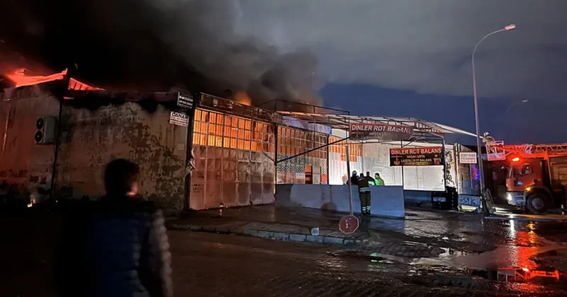 Hatay da sanayi sitesi yangını! Alevler birçok iş yerine sıçradı