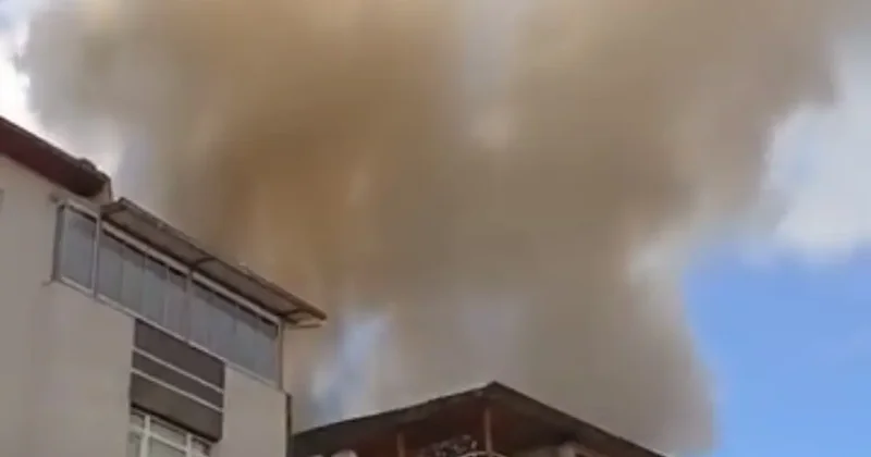 Ankara’da binanın çatısı alev alev yandı