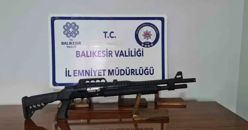 Gönen’de ruhsatsız silah ve 3 çalıntı motosiklet ele geçirildi Balıkesir Haberleri
