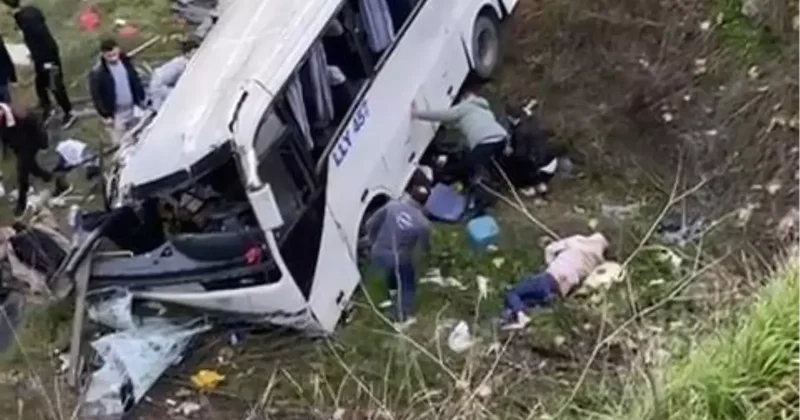 Esenyurt ta 4 kişinin hayatını kaybettiği, işçi servisinin devrilme anı kamerada