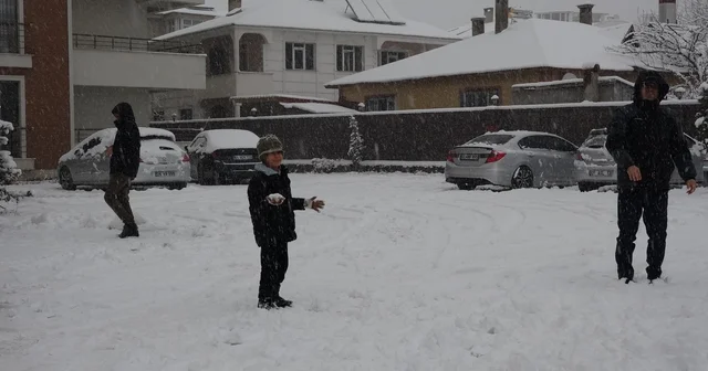 Erciş te vatandaşların kar sevinci Van Haberleri