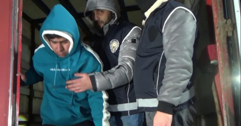 Durdurulan tırda 23 göçmen yakalandı; şoför gözaltına alındı Sözcü Gazetesi