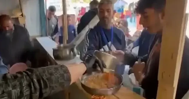 İHH Antalya ekibi Gazze de sıcak yemek dağıttı VİDEO İZLE