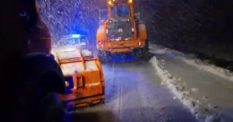Siirt’te karla mücadele seferberliği: 97 araç ve 202 personel sahada