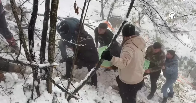 Karın kayganlaştırdığı yolda kaza: 5 kişi yaralandı