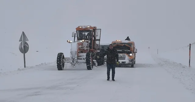 Muş Kulp karayolu tır ve çekici trafiğine kapatıldı Muş Haberleri