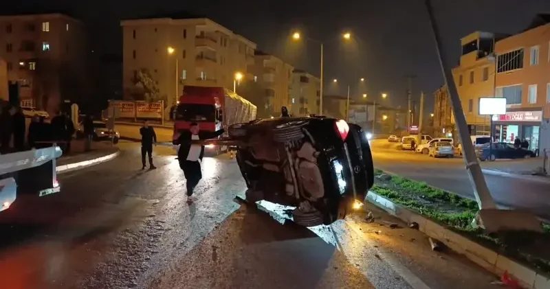 Kayganlaşan yolda facianın eşiğinden dönüldü: Üç yaralı Bursa Haberleri