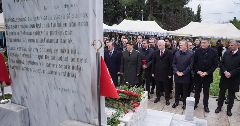İstiklal şairi Mehmet Akif Ersoy vefatının 89. yılında kabri başında dualarla anıldı