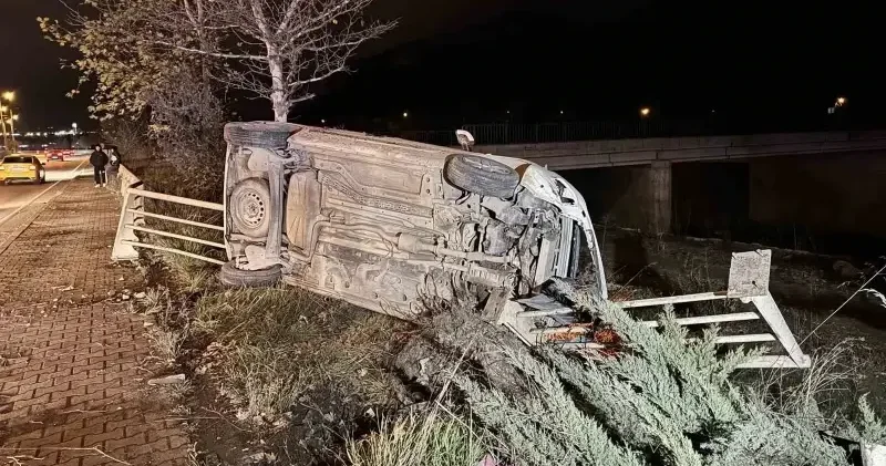 Karabük te zincirleme kaza: Araç devrildi üç kişi yaralandı Karabük Haberleri
