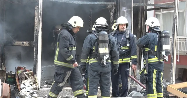 Mobilya imalathanesindeki yangında 3 kişi dumandan etkilendi Antalya Haberleri