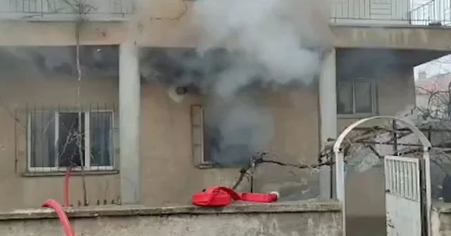 İtfaiyeci gaz sızdıran tüpü eliyle taşıyarak facianın önüne geçti Kırıkkale Haberleri