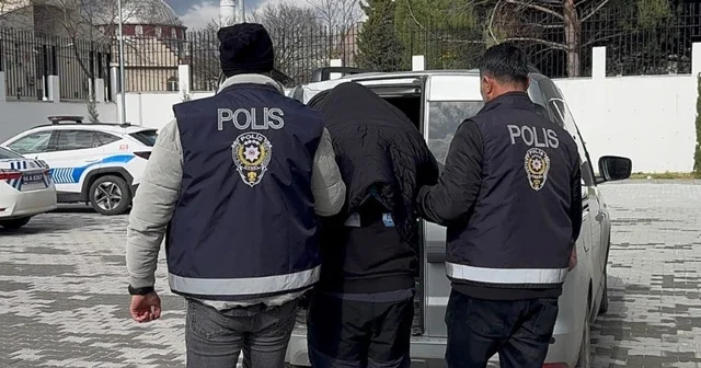 Uyuşturucu tacirinden şoke eden yöntem: Maddeleri trafik tabelalarına bıraktı Bursa Haberleri