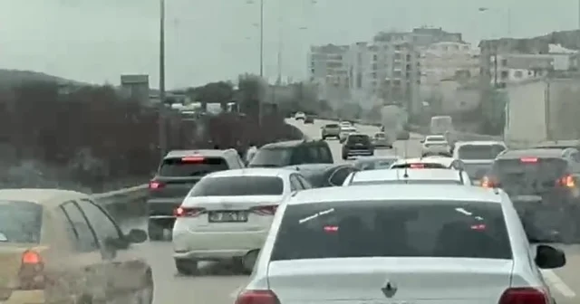 Otobanda tehlike...Ters yöne giren araç trafiği kilitledi Bursa Haberleri