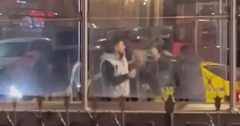 Sultangazi de taksi şoförünü darbeden 2 şüpheli yakalandı