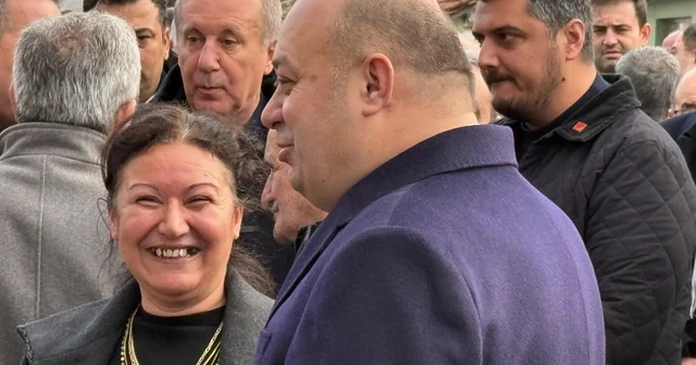 Cenazede dikkat çeken rahatlık: Başkanın kahkahaları tepki çekti Balıkesir Haberleri