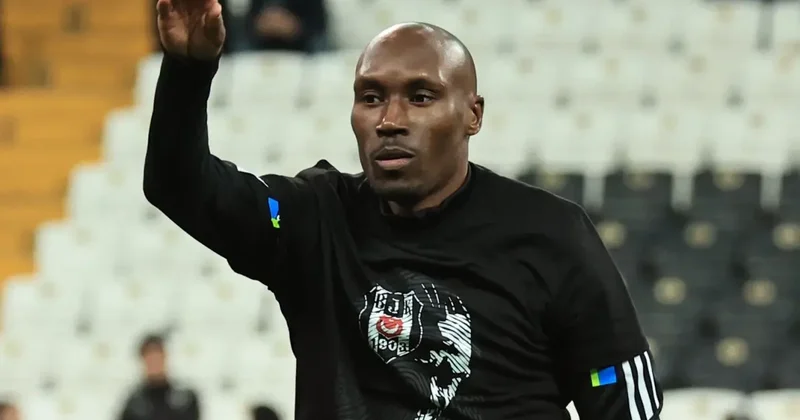 Atiba Hutchinson, yıldız golcüyü Beşiktaş a getirtiyor