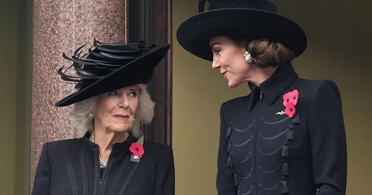 Kılıçlar çekildi… Kraliçelerin savaşı… ‘Gelinine iyi davran, onun insafına kalacaksın’