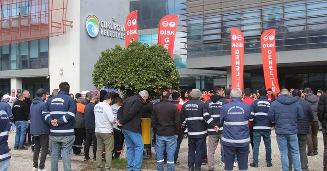 Çukurova Belediyesi nde kriz: İşçiler alacakları için eylem yaptı Adana Haberleri