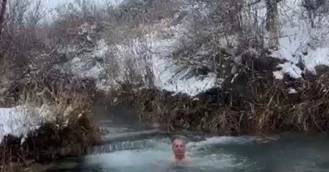 Dondurucu soğuğa aldırış etmeden akarsuya girdi Sivas Haberleri