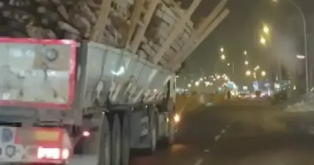 Fazla yük taşıyan TIR ın tehlikeli yolculuğu kamerada VİDEO İZLE