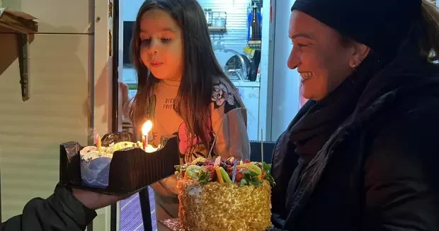 Hatay haberleri Hatay da enkazdan çıkarılmıştı: 4 yaşındaki Alya doğum günü isteğiyle iç ısıttı 28 Ocak 2026