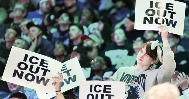 ICE komutanını görevden alıyor… Trump 48 saatte çark etti