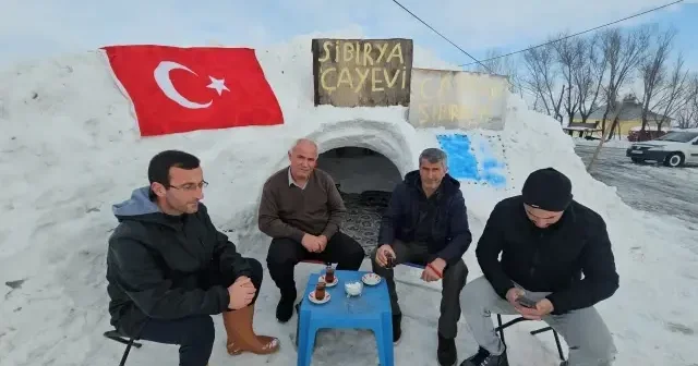 Bitlis’te gülümseten görüntü: Kardan çay evi ilgi odağı oldu VİDEO İZLE