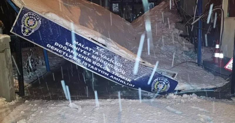 Malatya’da karın ağırlığıyla istasyon amirliğinin surdurması çöktü