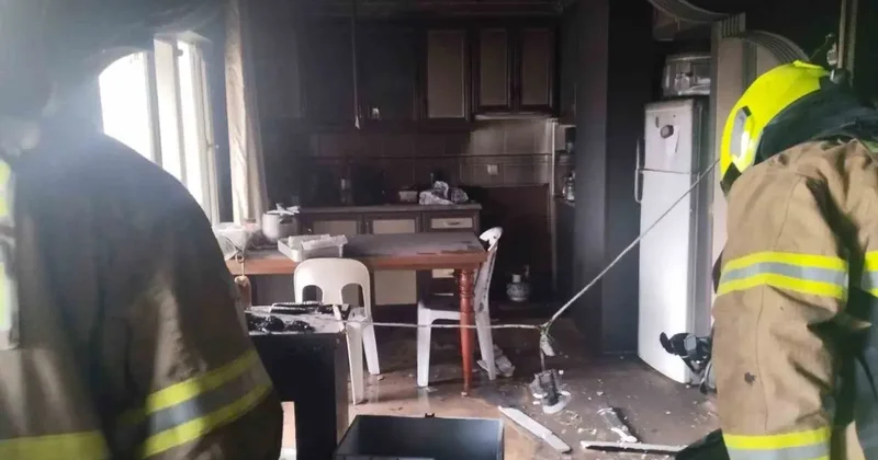 Erdek’te bir apartman dairesi alevlere teslim oldu