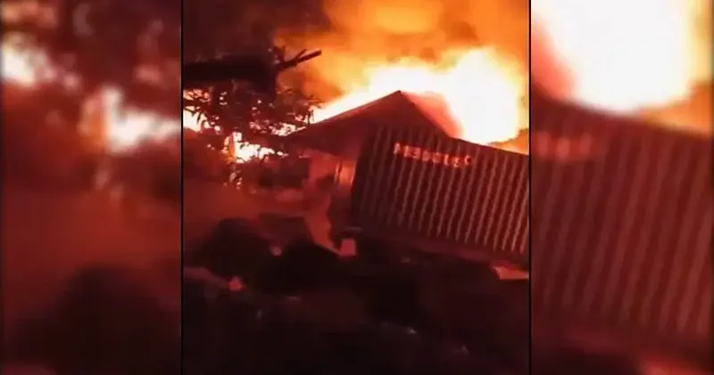 Endonezya da fabrika yangını