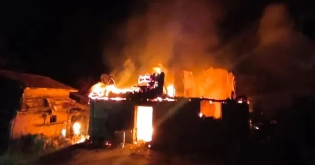 Sinop ta çıkan yangında ev küle döndü Sinop Haberleri