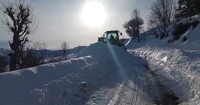 Siirt te karla kaplı yollar açıldı Siirt Haberleri