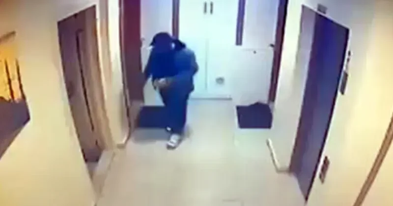 Esenyurt ta sitedeki yardım kutusunu çalan şüpheli kamerada