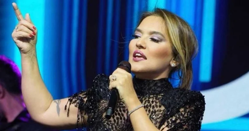 Demet Akalın Murat Boz u sildi