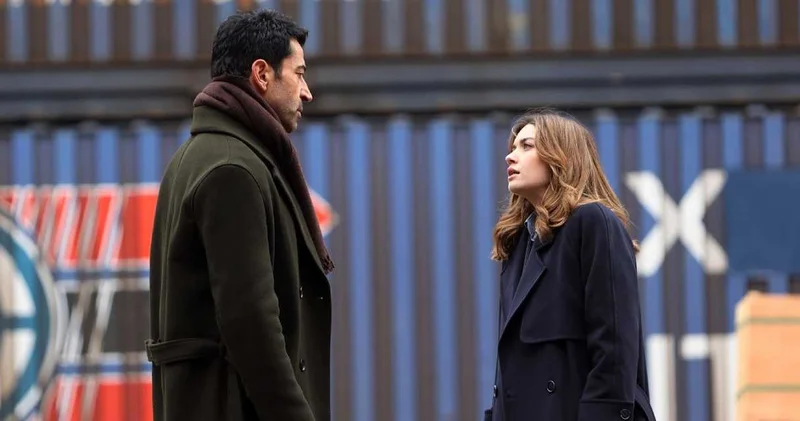 Afra Saraçoğlu Kenan İmirzalıoğlu ile öpüşme sahnesini reddetti