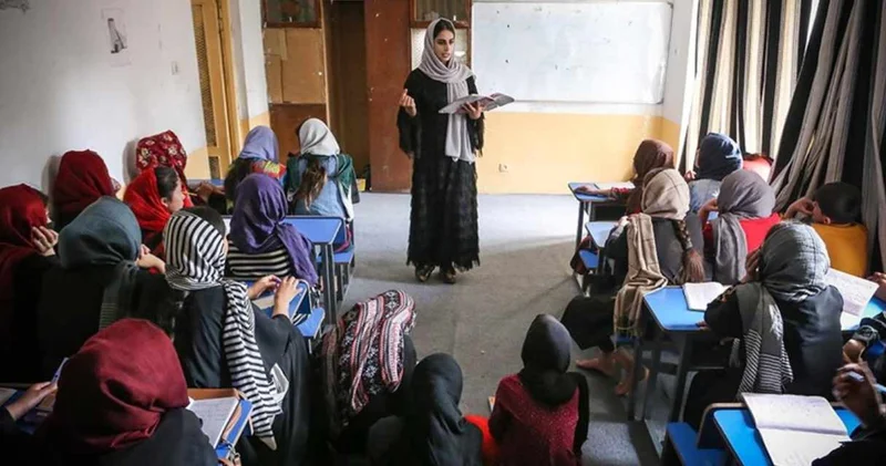 Kadınlara karanlık gelecek: Afganistan’da eğitim yasağı kalıcılaştı!