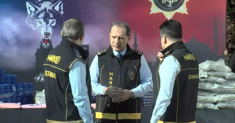 İstanbul da 14 ilçede düzenlenen uyuşturucu operasyonunda ele geçirilenler emniyette sergilendi