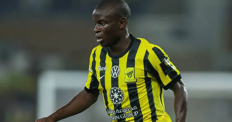 Fenerbahçe yöneticileri, N Golo Kante ve santrafor transferi için 24 saattir yurt dışında