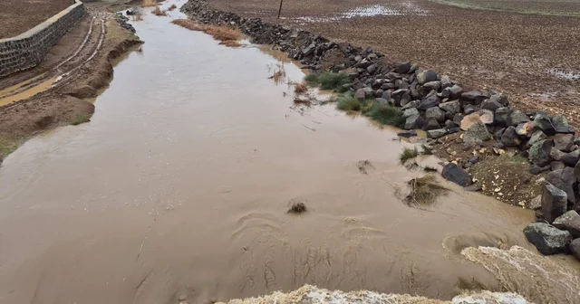 Yavuzeli nde yağış etkili oldu, Karasu Çayı nın debisi yükseldi Gaziantep Haberleri