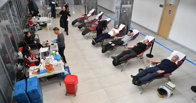 Büyükşehir ve ERÜ iş birliğinde düzenlenen kan bağışı kampanyasına belediye personelinden destek Kayseri Haberleri