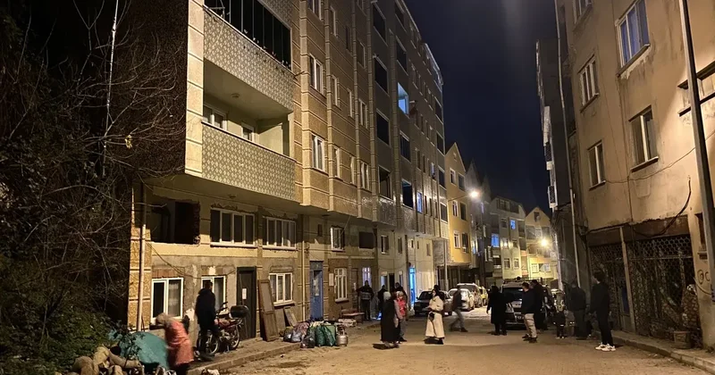 Sinop ta 7 katlı bina istinat duvarının yıkılma riskine karşı boşaltıldı