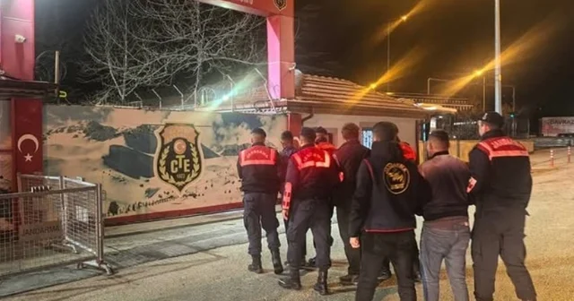 Köy evlerini soyan 3 kişilik hırsızlık ekibi, çalıntı eşyaları hurdacıya satarken yakalandı Hurdacıya çalıntı mal satarken yakayı ele veren 3 şüpheli tutuklandı Isparta Haberleri