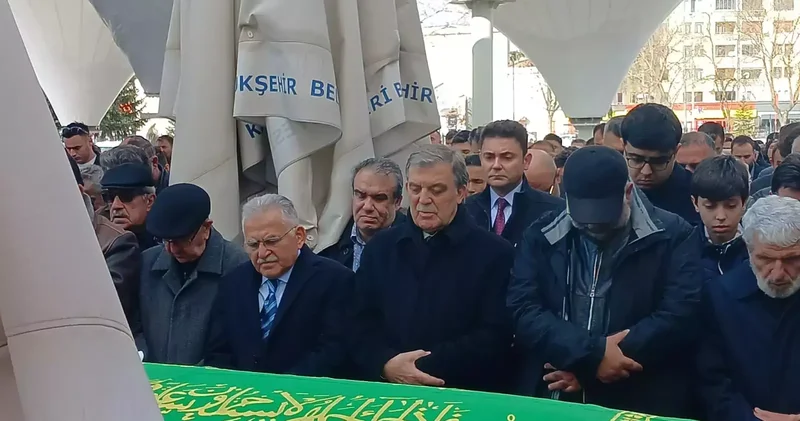 Abdullah Gül, yengesinin cenazesine katıldı