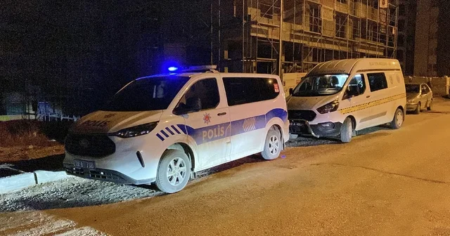 Sokakta rastgele tabancayla ateş eden maganda evin camına zarar verdi Çorum Haberleri